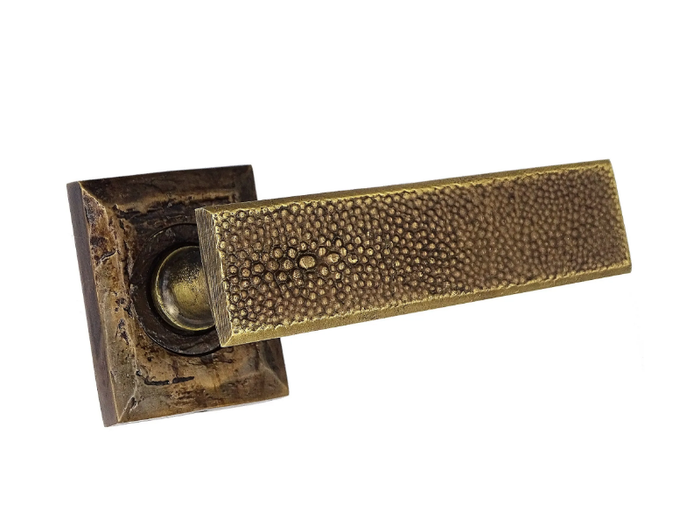 GALUCHAT GA14 - Brass door handle on rose _ Fama International